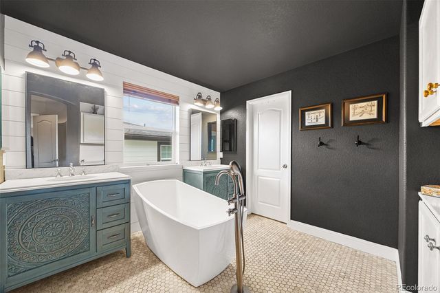 10528 Applebrook Circle, Highlands Ranch, CO 80130