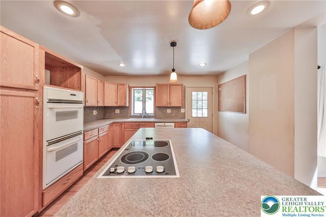 152 Inverhouse Road, Price Twp, PA 18332