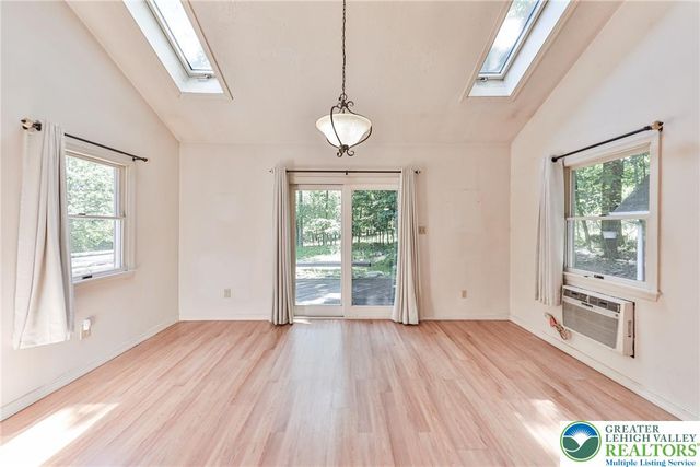 152 Inverhouse Road, Price Twp, PA 18332
