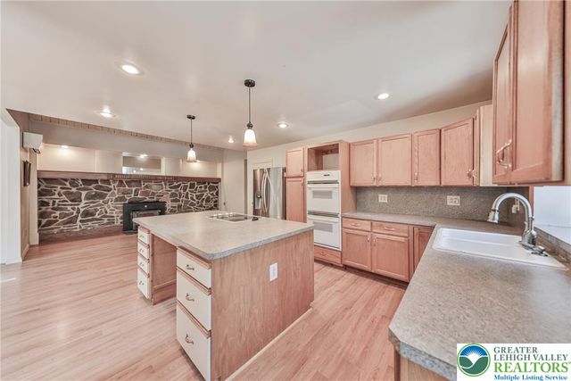 152 Inverhouse Road, Price Twp, PA 18332