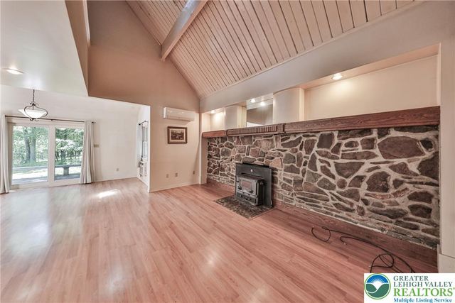 152 Inverhouse Road, Price Twp, PA 18332