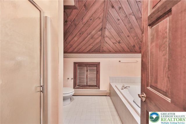 152 Inverhouse Road, Price Twp, PA 18332