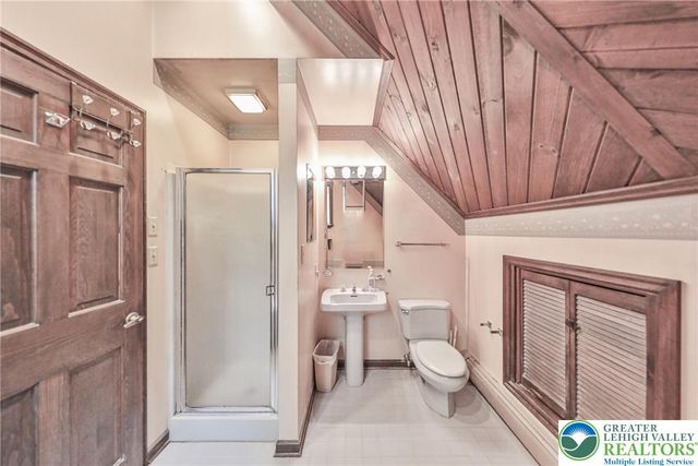 152 Inverhouse Road, Price Twp, PA 18332