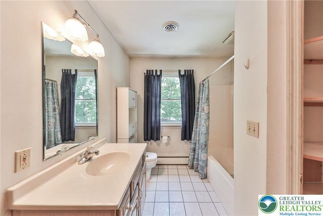152 Inverhouse Road, Price Twp, PA 18332
