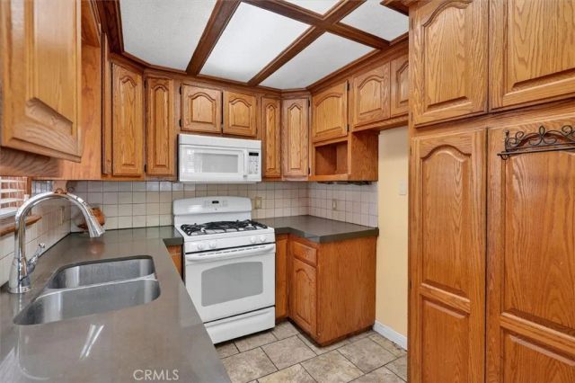 1540 Pico, San Fernando, CA 91340