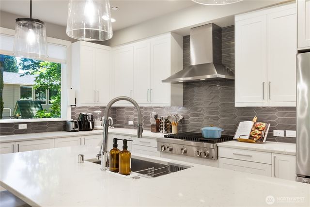 8021 NE 127th Lane, Kirkland, WA 98034