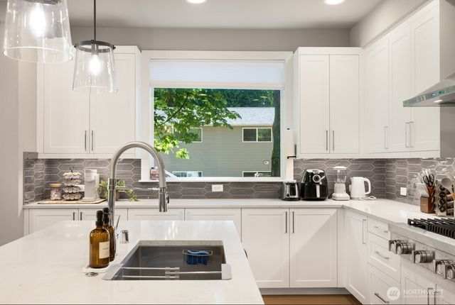 8021 NE 127th Lane, Kirkland, WA 98034