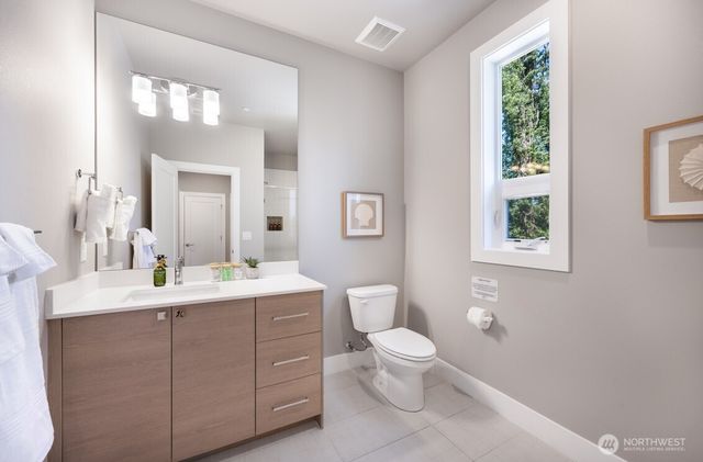 8021 NE 127th Lane, Kirkland, WA 98034