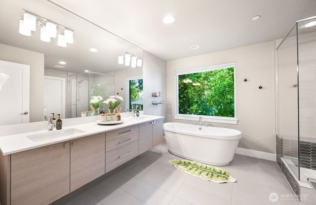 8021 NE 127th Lane, Kirkland, WA 98034