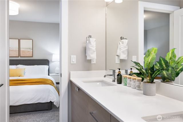 8021 NE 127th Lane, Kirkland, WA 98034