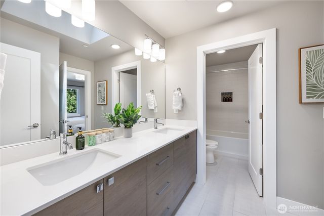 8021 NE 127th Lane, Kirkland, WA 98034