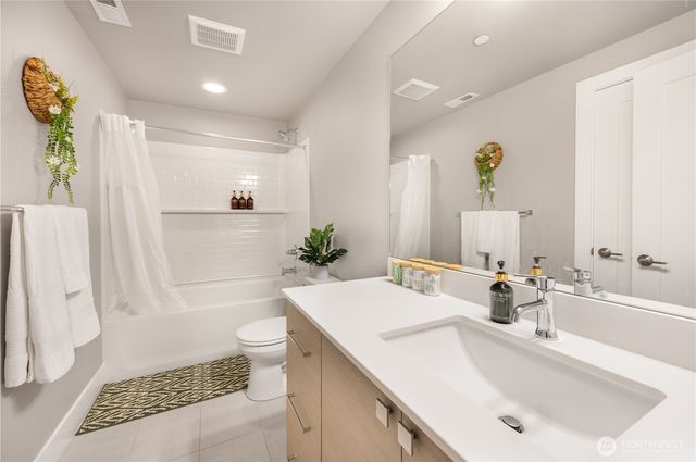 8021 NE 127th Lane, Kirkland, WA 98034