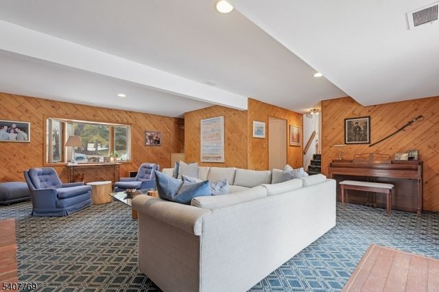 68 E Sherbrooke Pkwy, Livingston Twp., NJ 07039