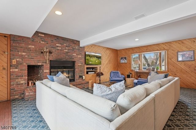 68 E Sherbrooke Pkwy, Livingston Twp., NJ 07039