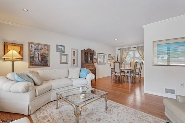 68 E Sherbrooke Pkwy, Livingston Twp., NJ 07039