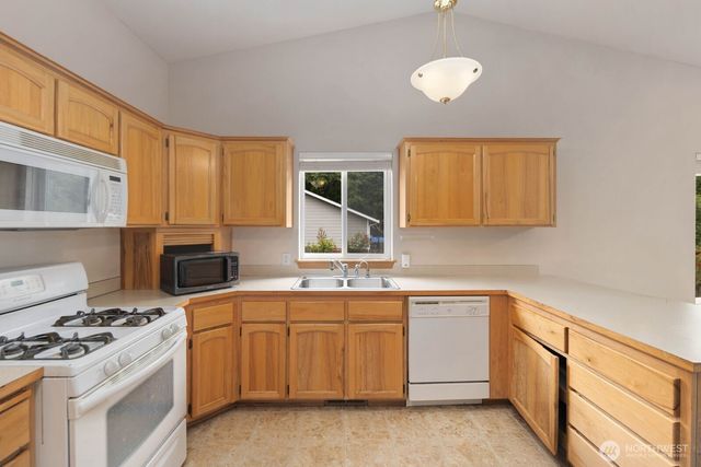 2220 Williams Road, Oak Harbor, WA 98177