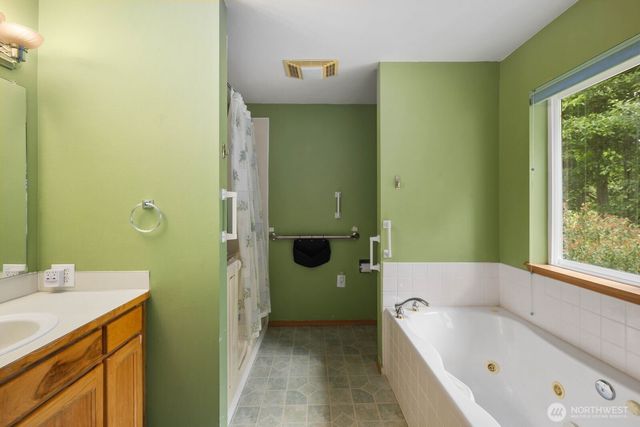 2220 Williams Road, Oak Harbor, WA 98177