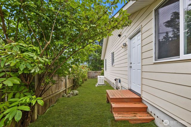 2220 Williams Road, Oak Harbor, WA 98177