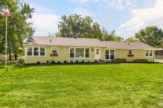 2633 E Langsford Road, Lee's Summit, MO 64063