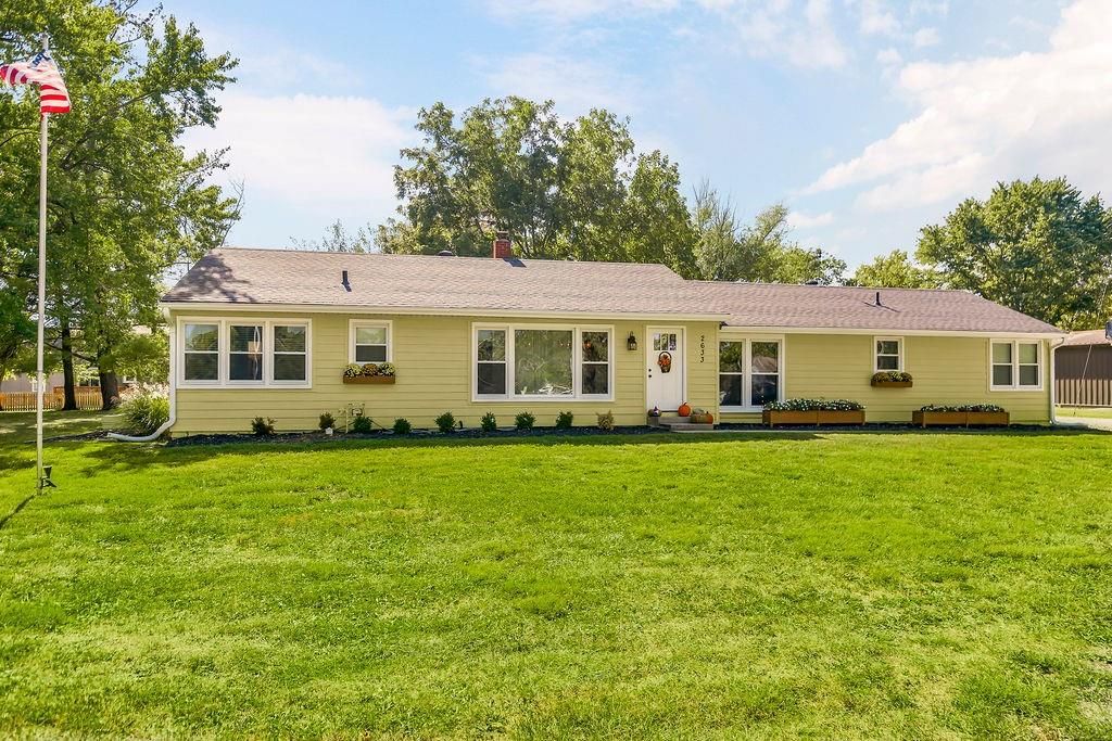 2633 E Langsford Road, Lee's Summit, MO 64063