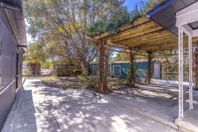 16880 SE 63RD LANE, Ocklawaha, FL 32179