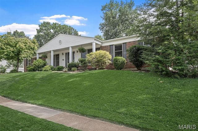 4765 Stanhope Drive, St Louis, MO 63128