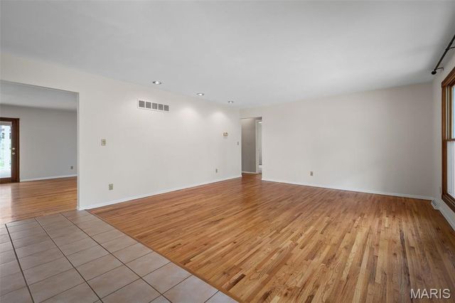4765 Stanhope Drive, St Louis, MO 63128