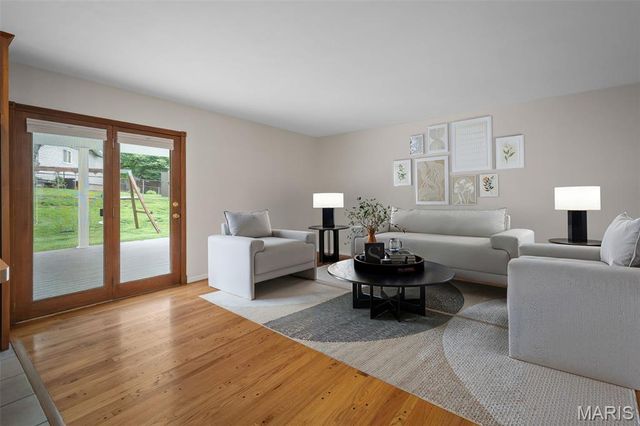 4765 Stanhope Drive, St Louis, MO 63128