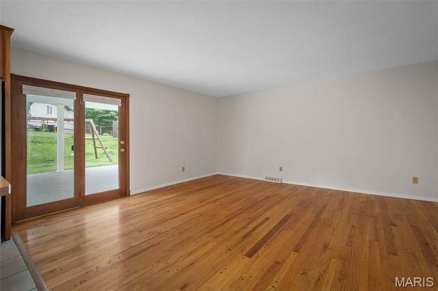 4765 Stanhope Drive, St Louis, MO 63128