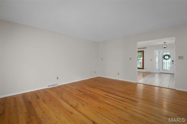 4765 Stanhope Drive, St Louis, MO 63128