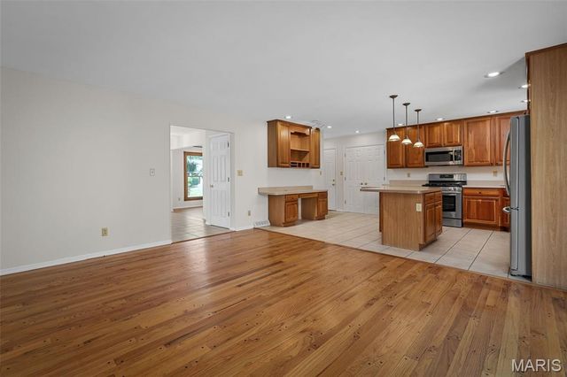 4765 Stanhope Drive, St Louis, MO 63128