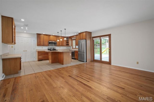 4765 Stanhope Drive, St Louis, MO 63128