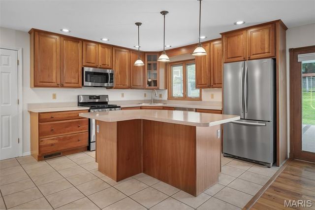 4765 Stanhope Drive, St Louis, MO 63128
