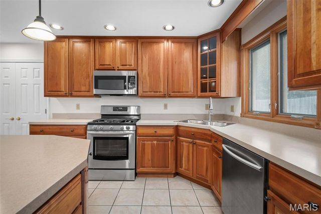 4765 Stanhope Drive, St Louis, MO 63128