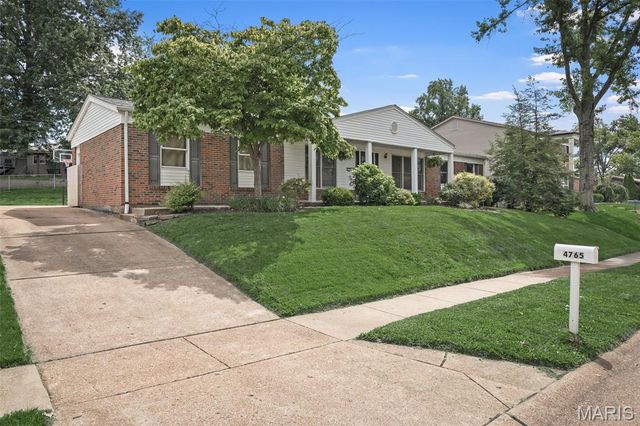 4765 Stanhope Drive, St Louis, MO 63128