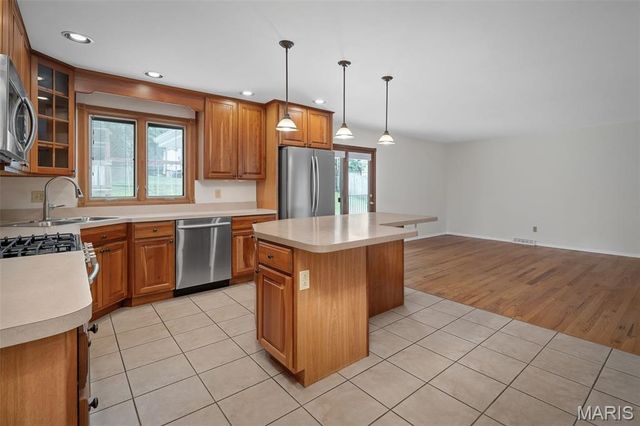 4765 Stanhope Drive, St Louis, MO 63128