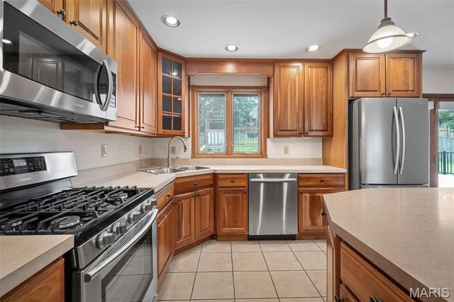 4765 Stanhope Drive, St Louis, MO 63128