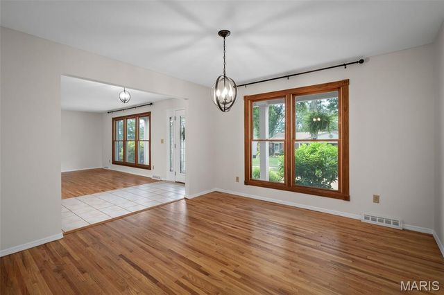 4765 Stanhope Drive, St Louis, MO 63128