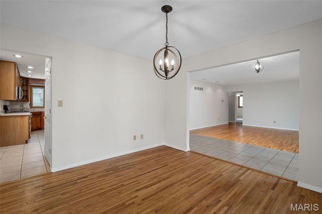 4765 Stanhope Drive, St Louis, MO 63128