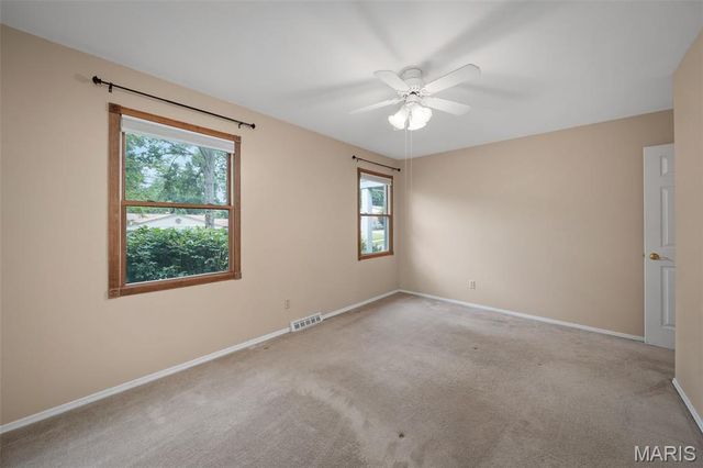 4765 Stanhope Drive, St Louis, MO 63128