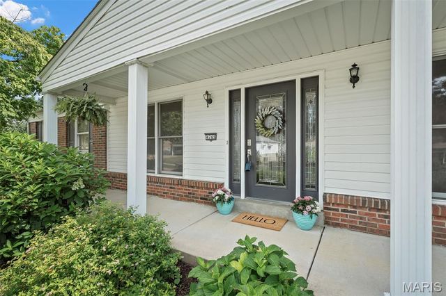 4765 Stanhope Drive, St Louis, MO 63128