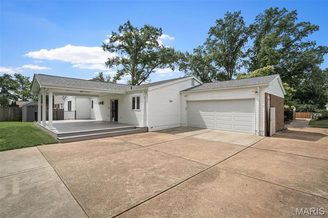 4765 Stanhope Drive, St Louis, MO 63128