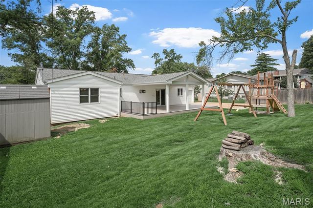 4765 Stanhope Drive, St Louis, MO 63128