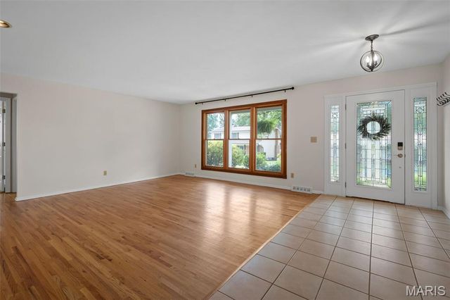 4765 Stanhope Drive, St Louis, MO 63128