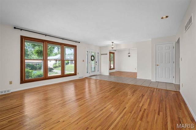 4765 Stanhope Drive, St Louis, MO 63128