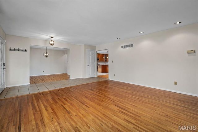 4765 Stanhope Drive, St Louis, MO 63128