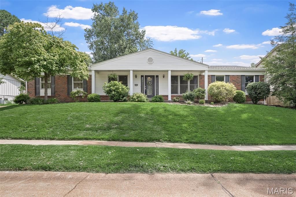 4765 Stanhope Drive, St Louis, MO 63128