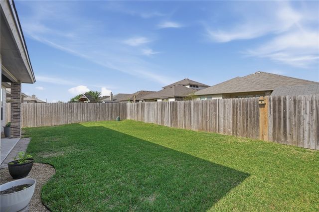1026 Pasadena St, Portland, TX 78374