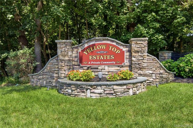 6 Hayloft Court, Smithtown, NY 11787