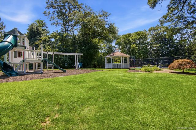 6 Hayloft Court, Smithtown, NY 11787